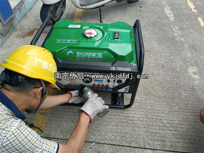 2024年5月5日，客戶到店自提一臺7kw等功率汽油發(fā)電機(jī)