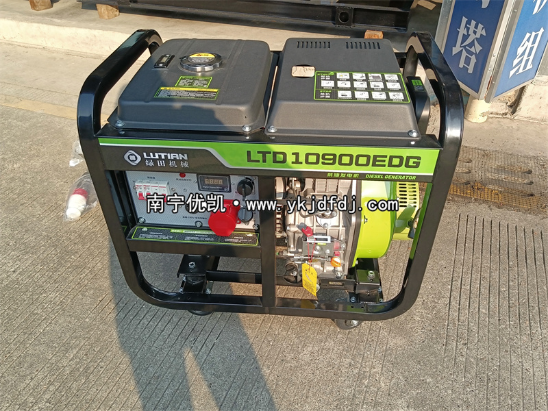 2025年1月20日，客戶到店自提并試機(jī)8KW柴油發(fā)電機(jī)組